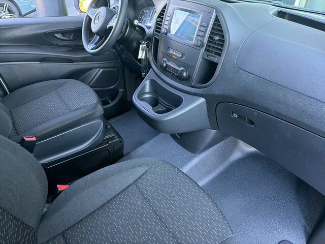 Used 2023 Mercedes-Benz Metris image 18