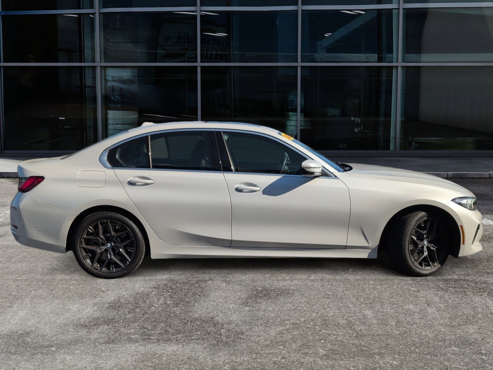 Used 2025 BMW 330i Sedan image 3