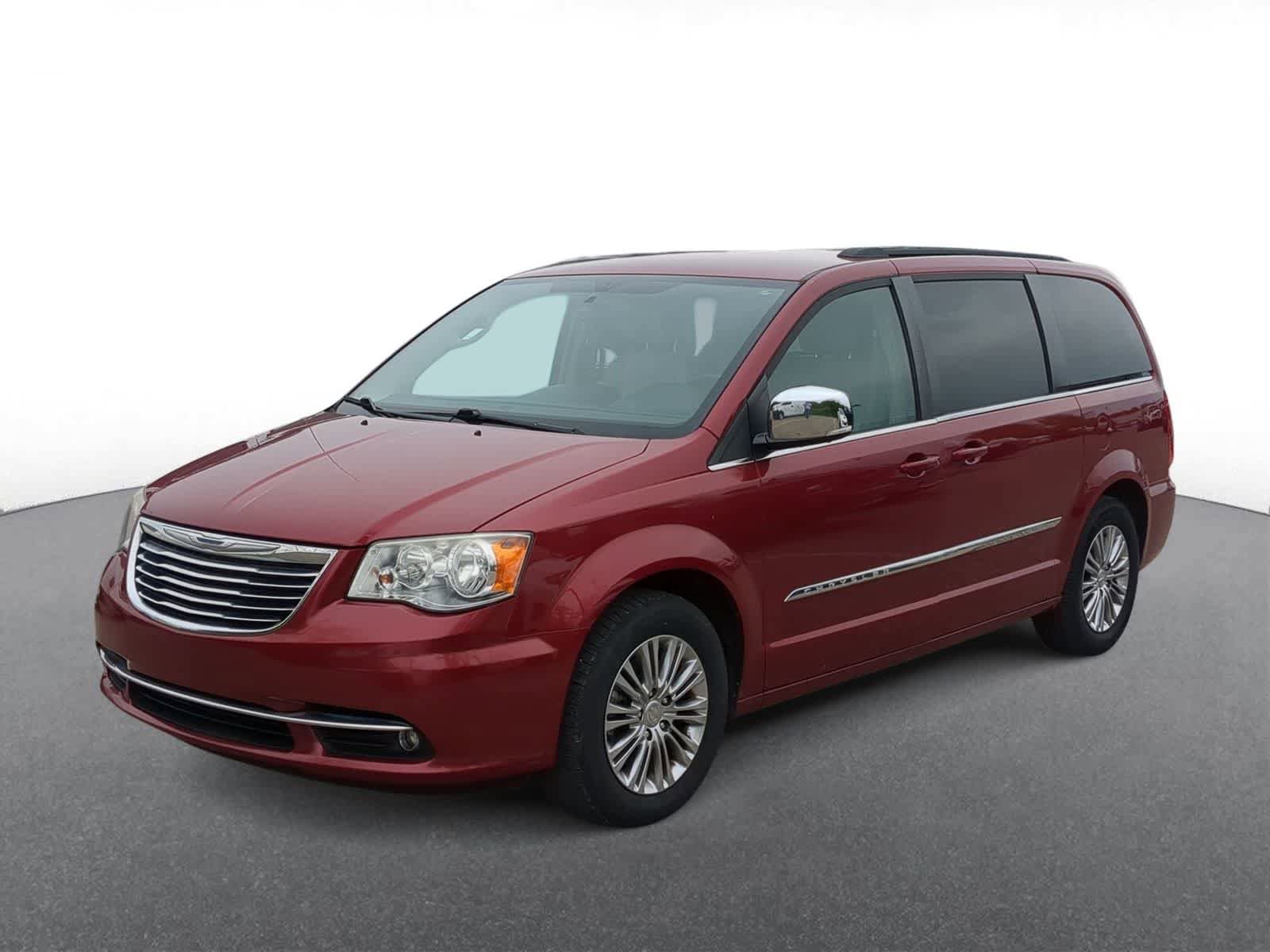 Used 2013 Chrysler Town & Country Touring-L FWD image 4