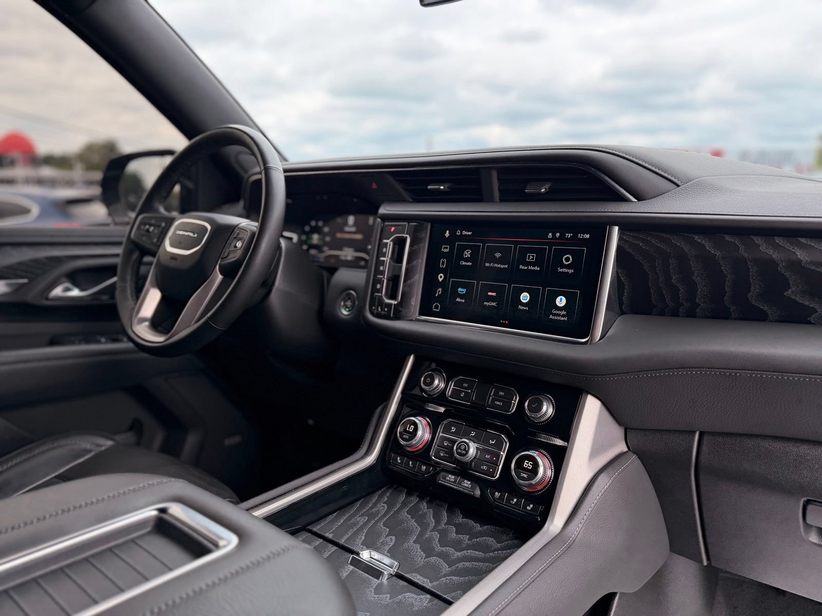 Used 2024 GMC Yukon Denali AWD/4WD image 43