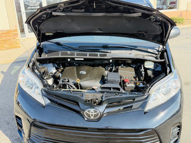 Used 2020 Toyota Sienna L FWD image 21