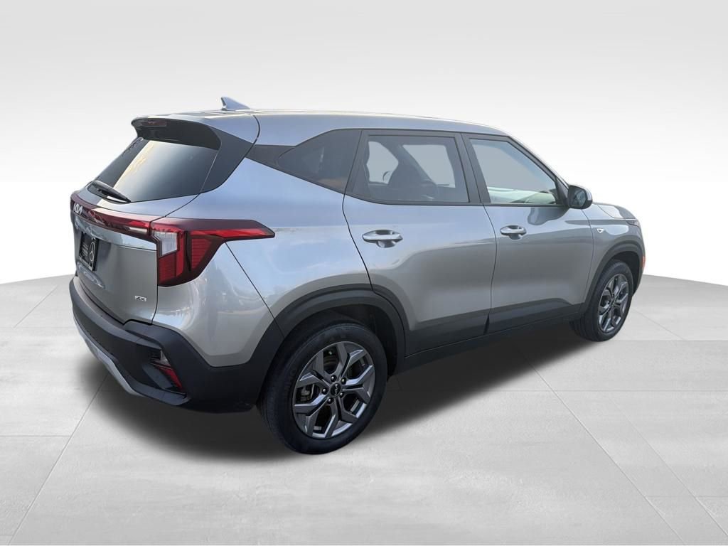 Used 2024 Kia Seltos LX image 5