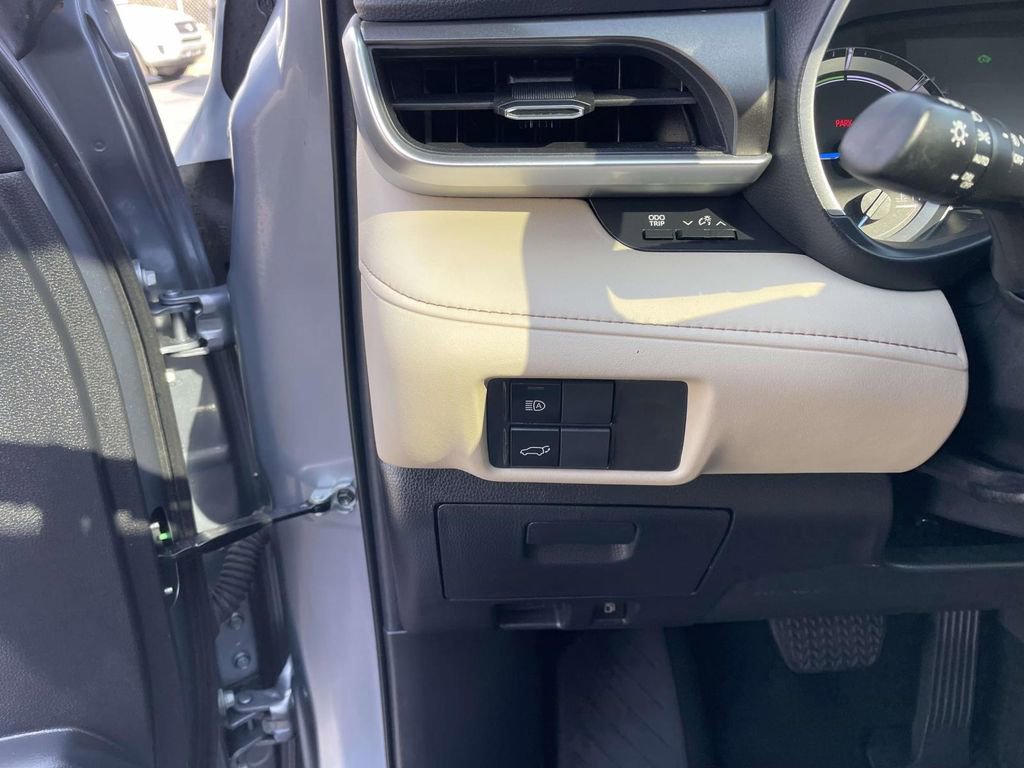 Used 2023 Toyota Highlander XLE image 31