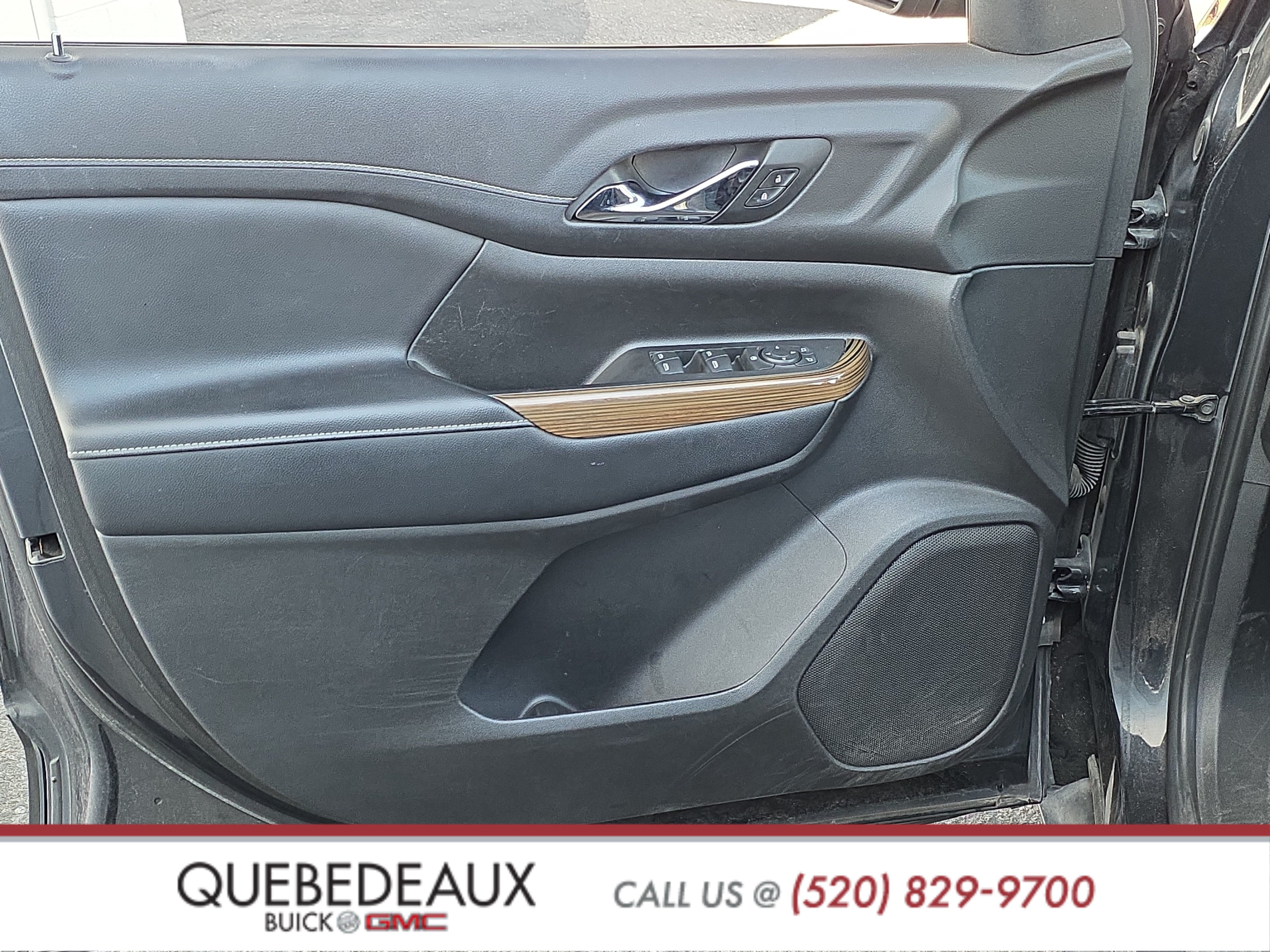 Used 2020 GMC Acadia SLE w/ LPO, Black Accent Package FWD image 9