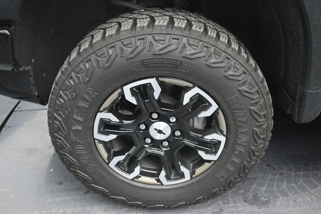 Used 2024 Chevrolet Silverado 1500 ZR2 w/ Technology Package AWD/4WD image 9