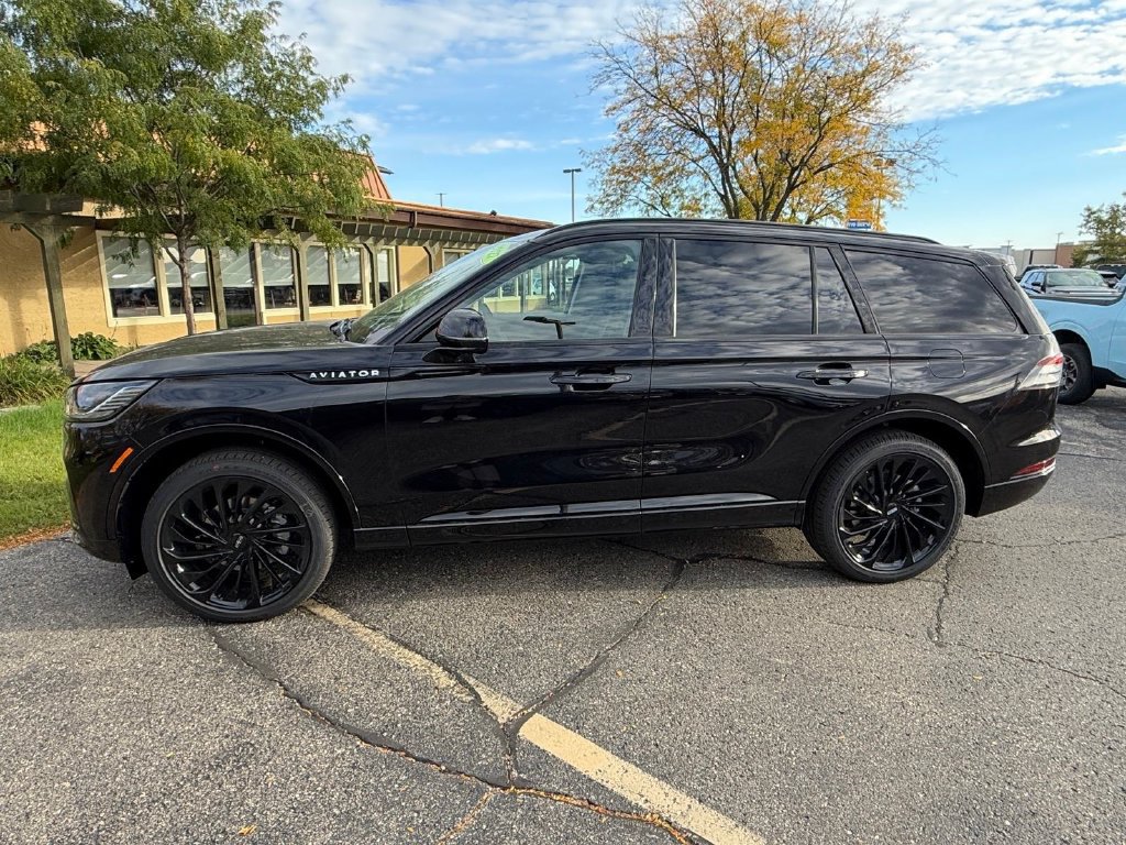 New 2027 Lincoln Aviator Reserve w/ Luxury Package AWD/4WD image 3