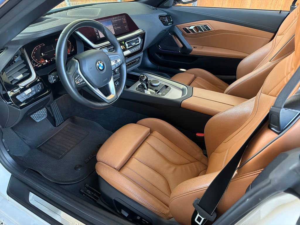 Used 2022 BMW Z4 sDrive30i w/ Premium Package image 2
