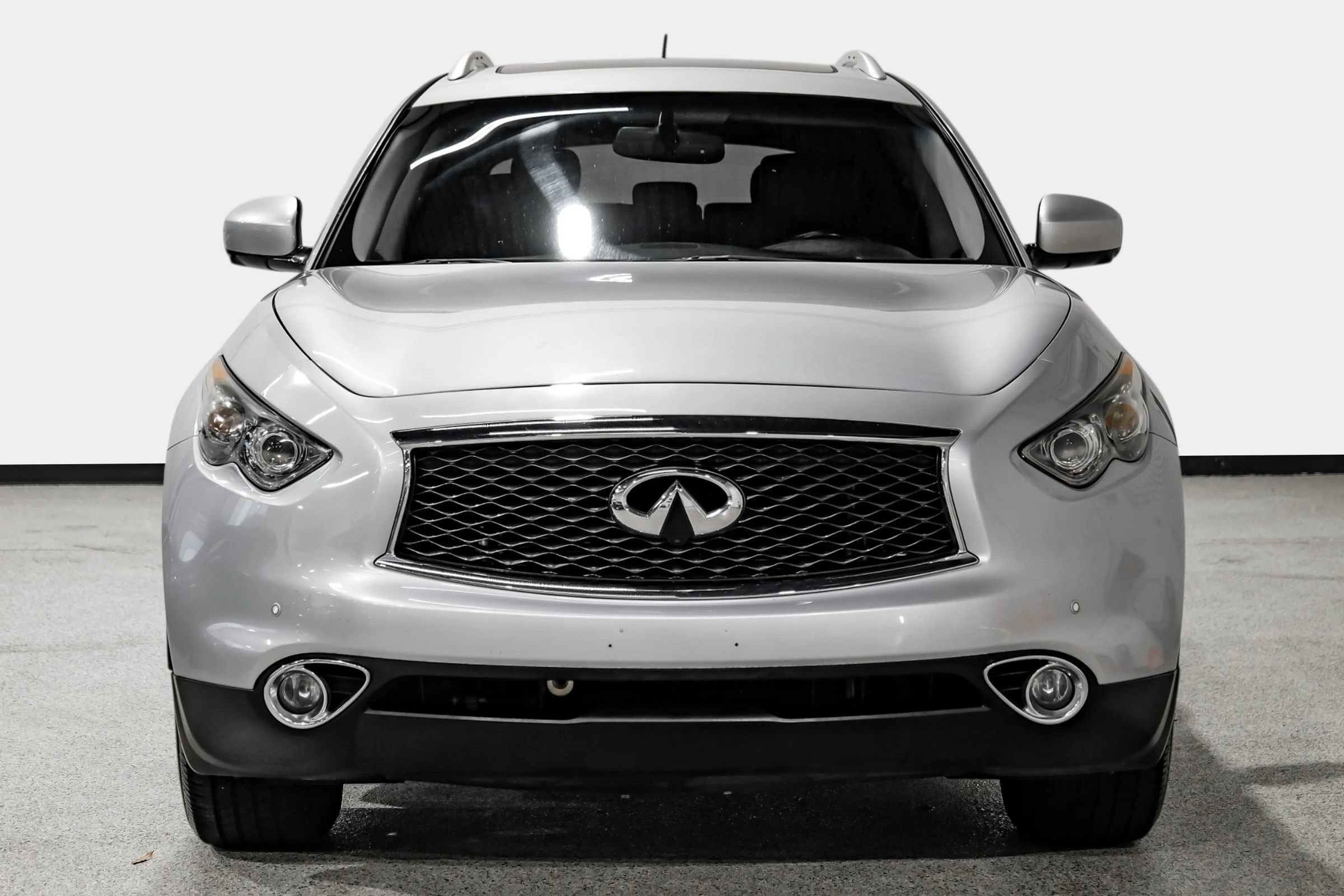 Used 2017 INFINITI QX70 AWD w/ Premium Package image 3