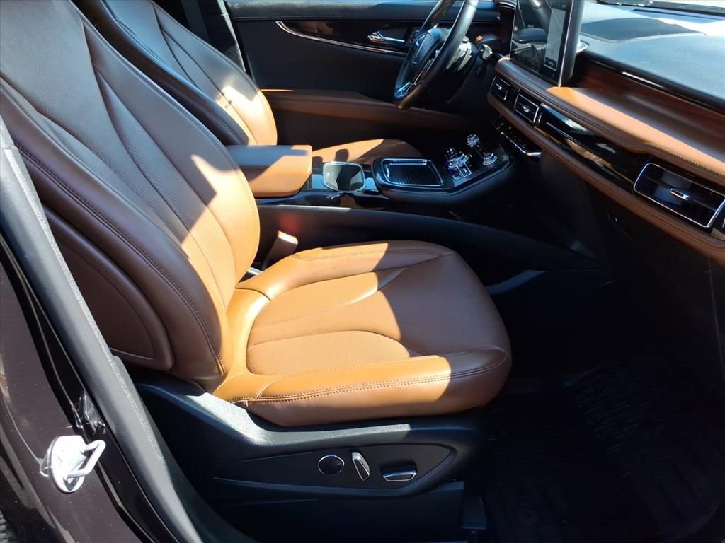 Certified 2023 Lincoln Nautilus Reserve w/ Monochromatic Package image 8