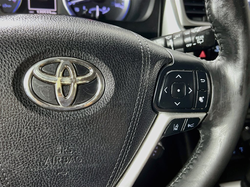 Used 2018 Toyota Highlander SE w/ Carpet Mat Package (TMS) AWD/4WD image 17