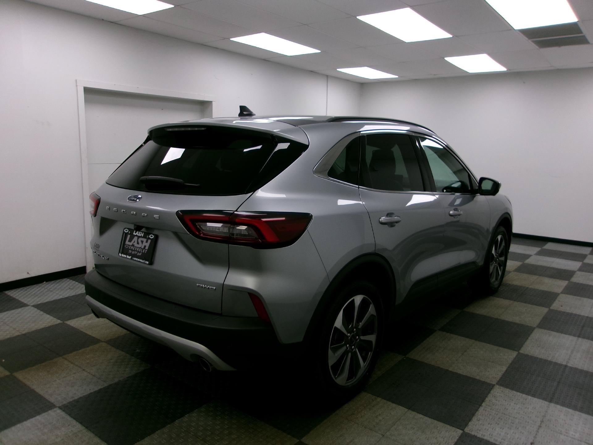 Used 2024 Ford Escape Platinum AWD/4WD image 13