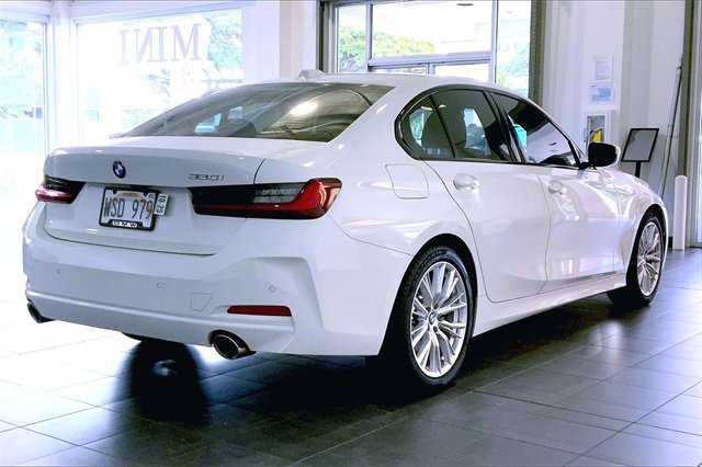Used 2023 BMW 330i Sedan w/ Convenience Package image 9