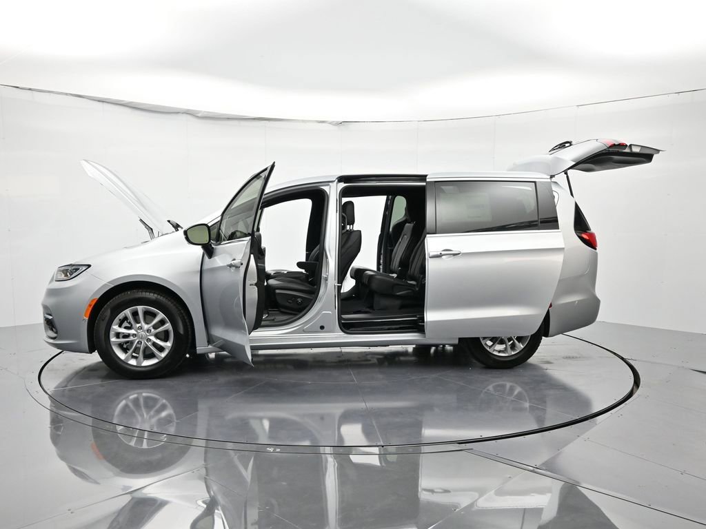 New 2026 Chrysler Pacifica Select image 44