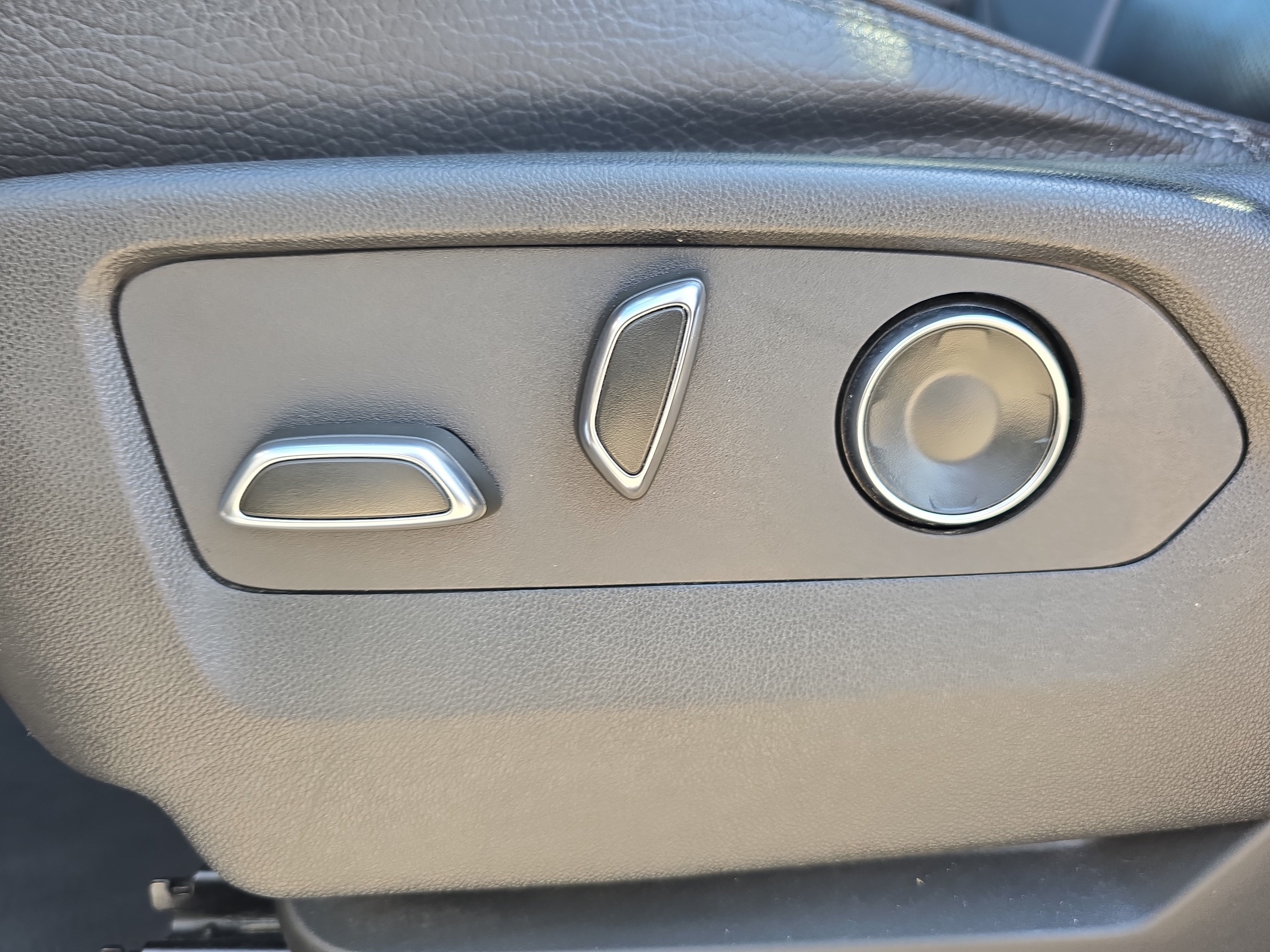 Used 2024 GMC Yukon Denali AWD/4WD image 30