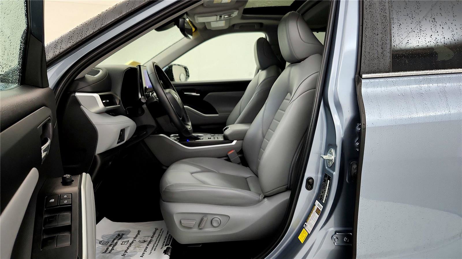 Certified 2023 Toyota Highlander XLE image 19