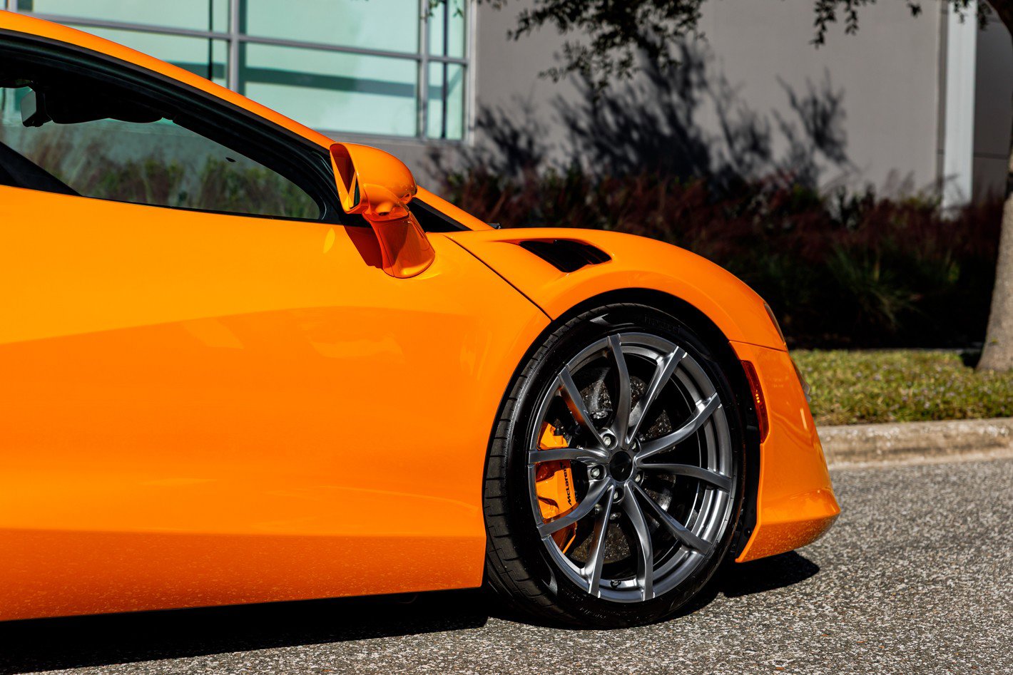 Used 2025 McLaren Artura image 30