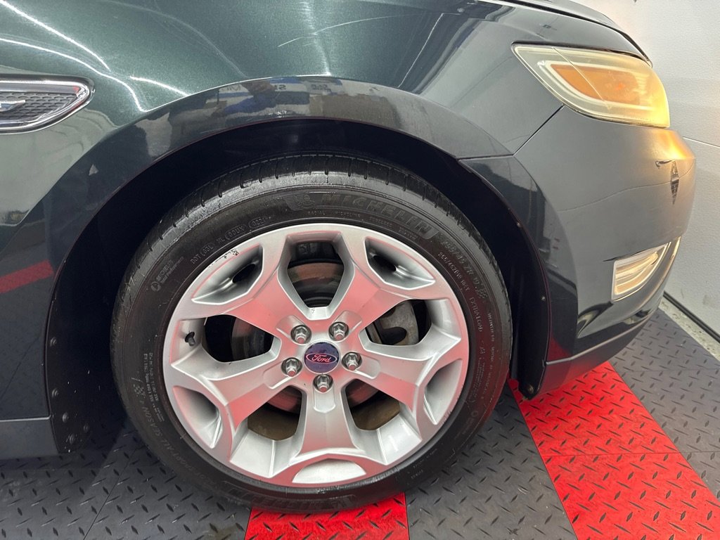 Used 2010 Ford Taurus SHO image 17