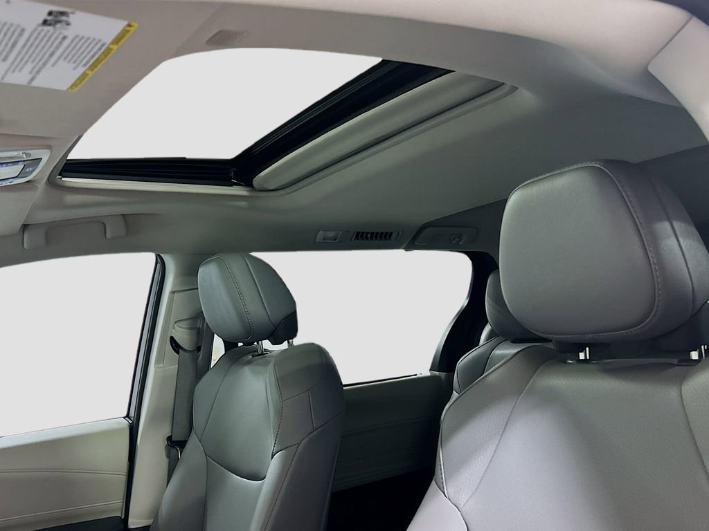 Used 2021 Toyota Sienna XLE FWD image 19
