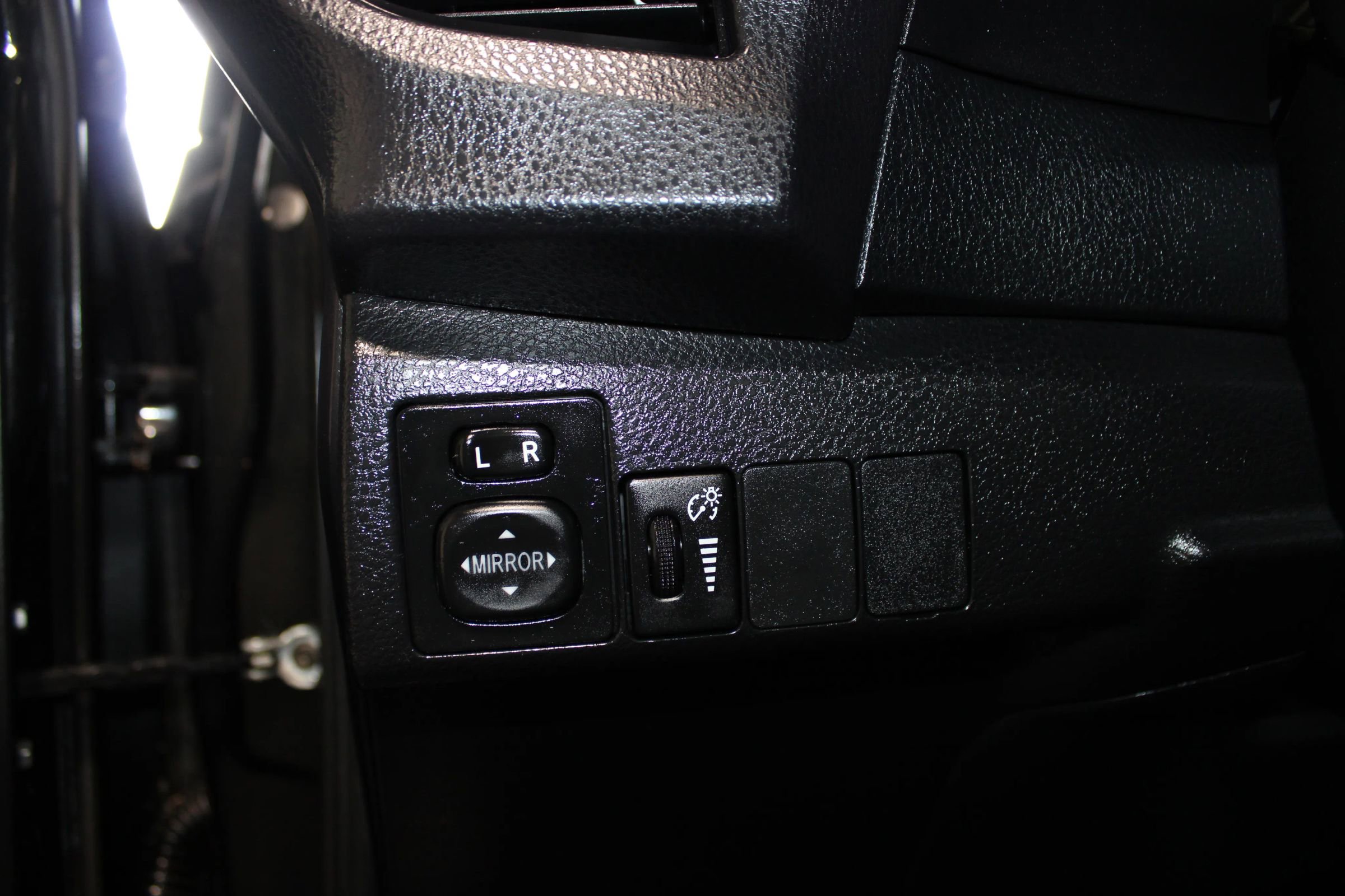 Used 2014 Toyota Corolla L FWD image 14