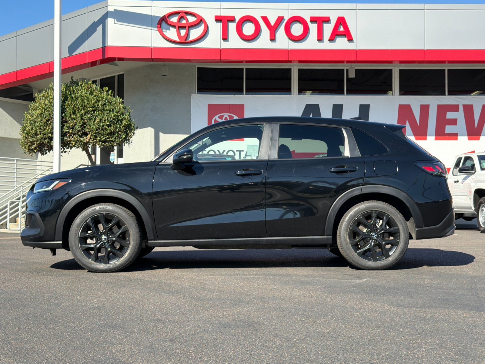 Used 2025 Honda HR-V Sport image 2