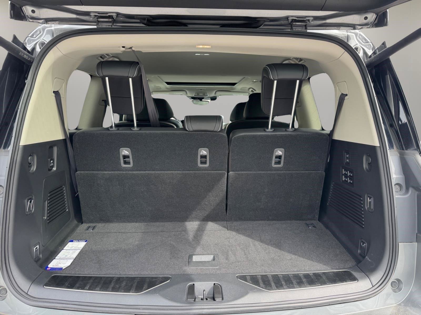 Used 2025 INFINITI QX80 Sensory AWD/4WD image 10