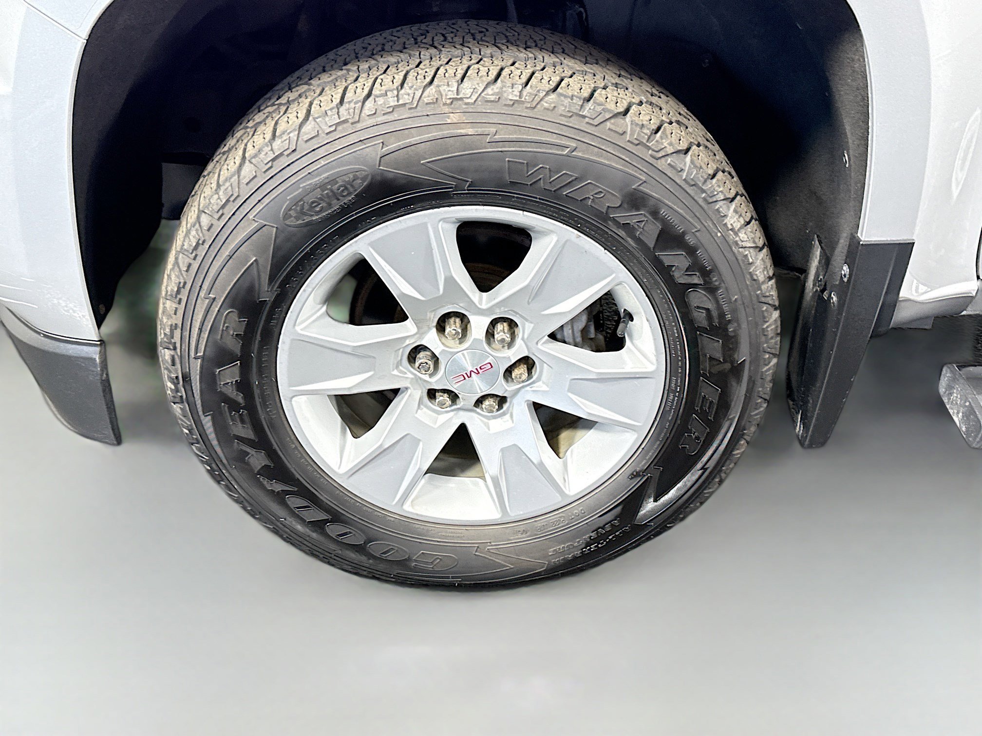 Used 2017 GMC Canyon SLE image 37