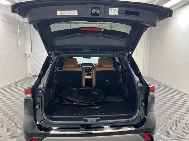 Used 2024 Toyota Highlander Platinum AWD/4WD image 9