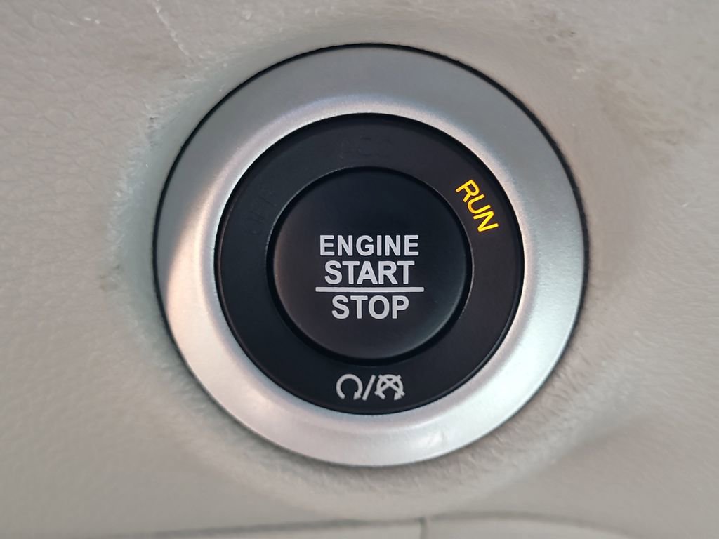 Used 2024 Chrysler Pacifica Touring-L FWD image 30
