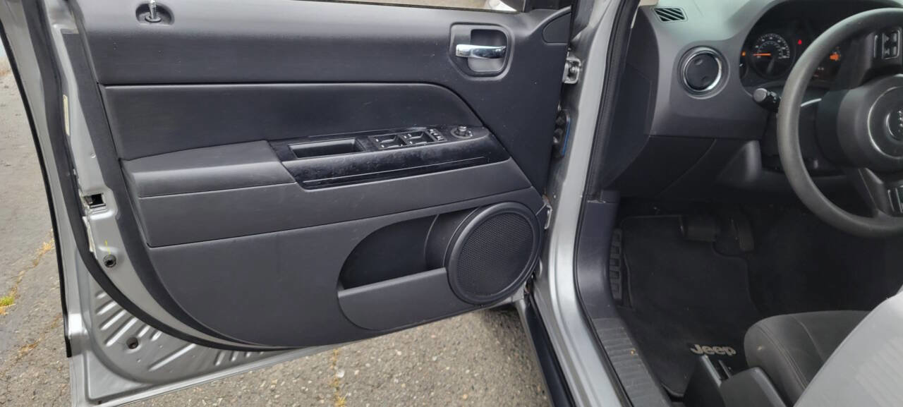 Used 2016 Jeep Compass Sport w/ Power Value Group image 9