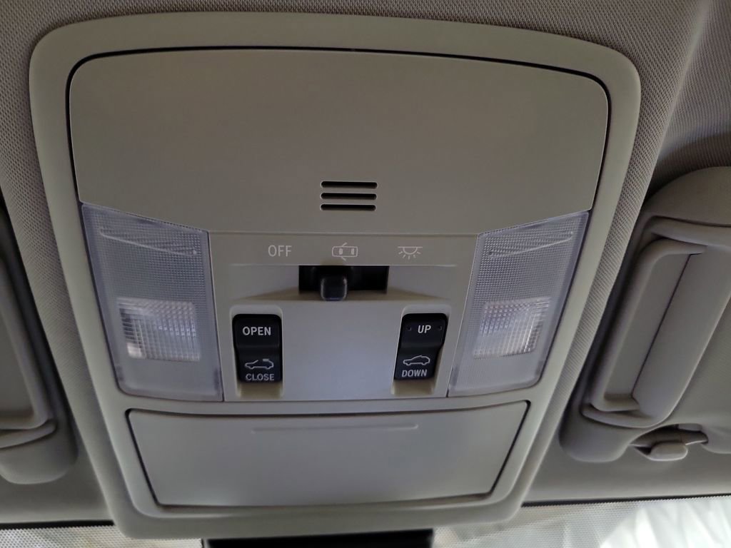 Used 2018 Toyota RAV4 Limited image 20