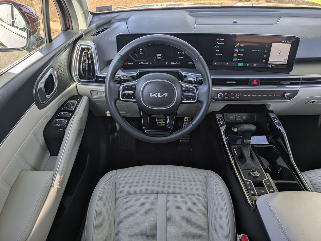 Used 2025 Kia Sorento SX image 16