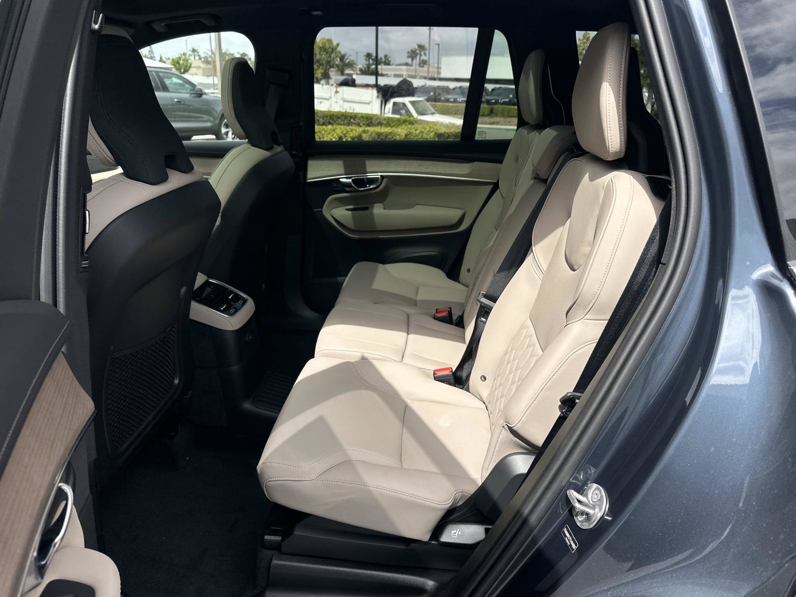 New 2026 Volvo XC90 T8 Plus w/ Protection Package Premier AWD/4WD image 17