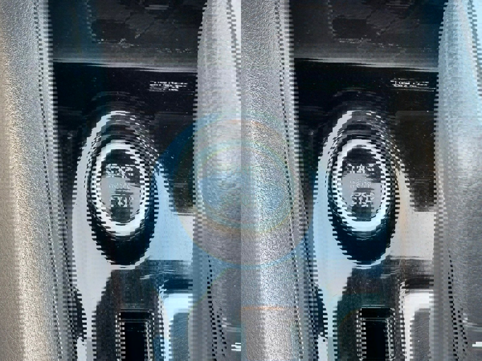 Used 2025 Nissan Versa SV image 25