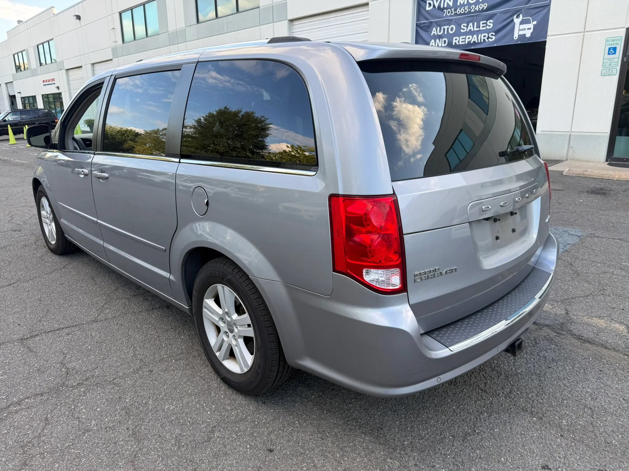 Used 2013 Dodge Grand Caravan Crew w/ Safety Sphere Group FWD image 9
