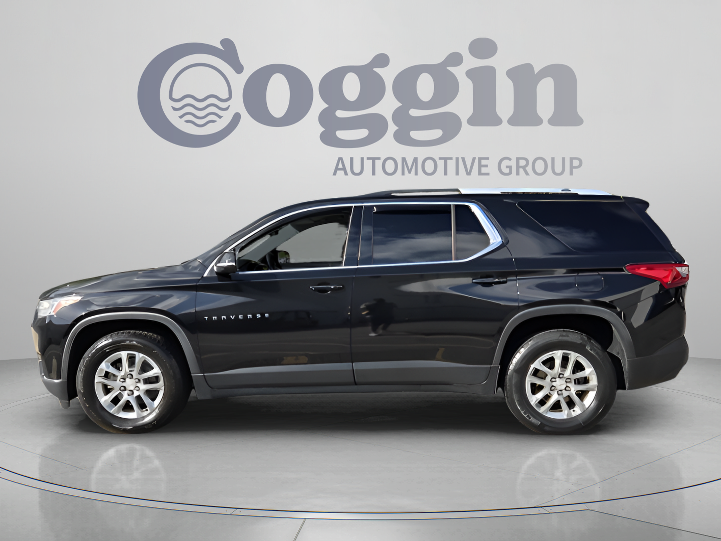 Used 2018 Chevrolet Traverse LT FWD image 2