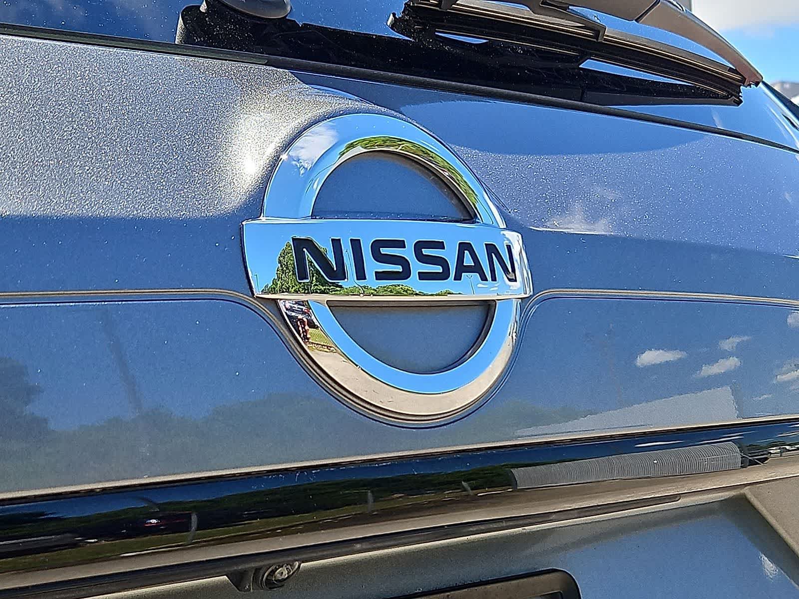 Used 2018 Nissan Rogue SV w/ Premium Package FWD image 36