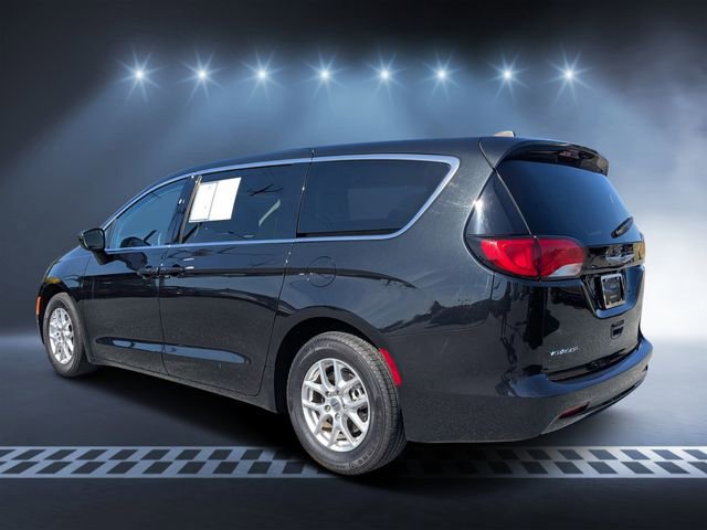 Used 2023 Chrysler Voyager LX FWD image 4