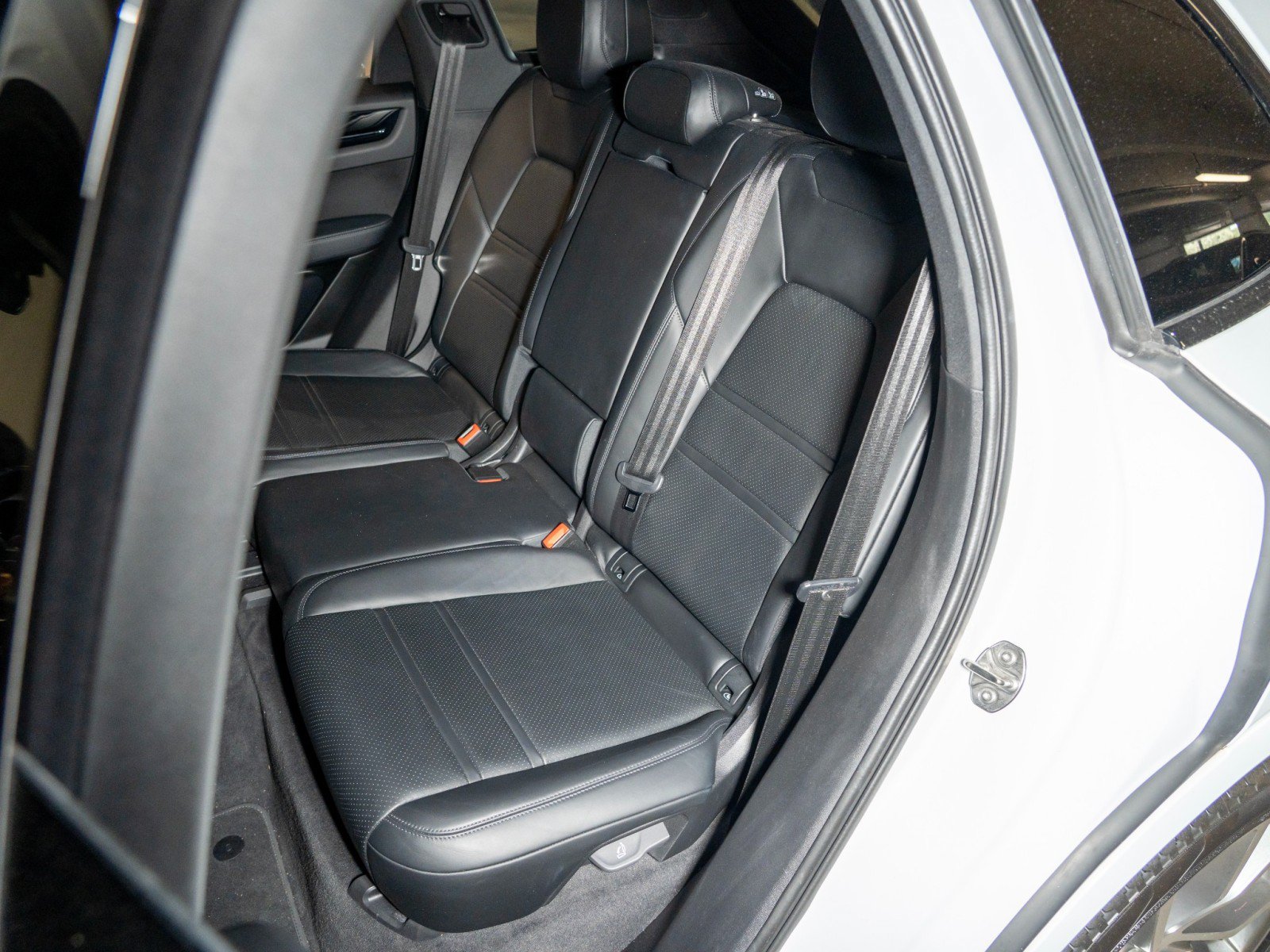 Certified 2023 Porsche Cayenne AWD/4WD image 23