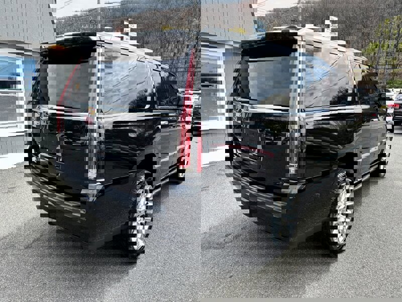 Used 2020 Cadillac Escalade ESV Premium Luxury image 5