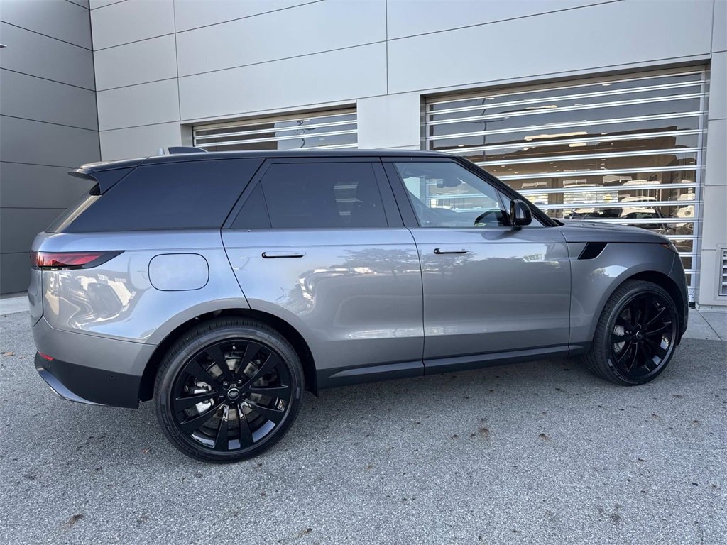 New 2025 Land Rover Range Rover Sport SE image 8