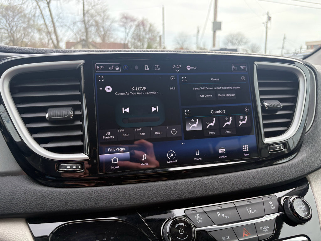 Used 2024 Chrysler Pacifica Touring-L image 11