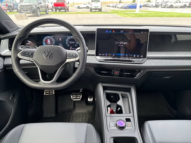 Used 2025 Volkswagen Tiguan SE R-Line AWD/4WD image 12