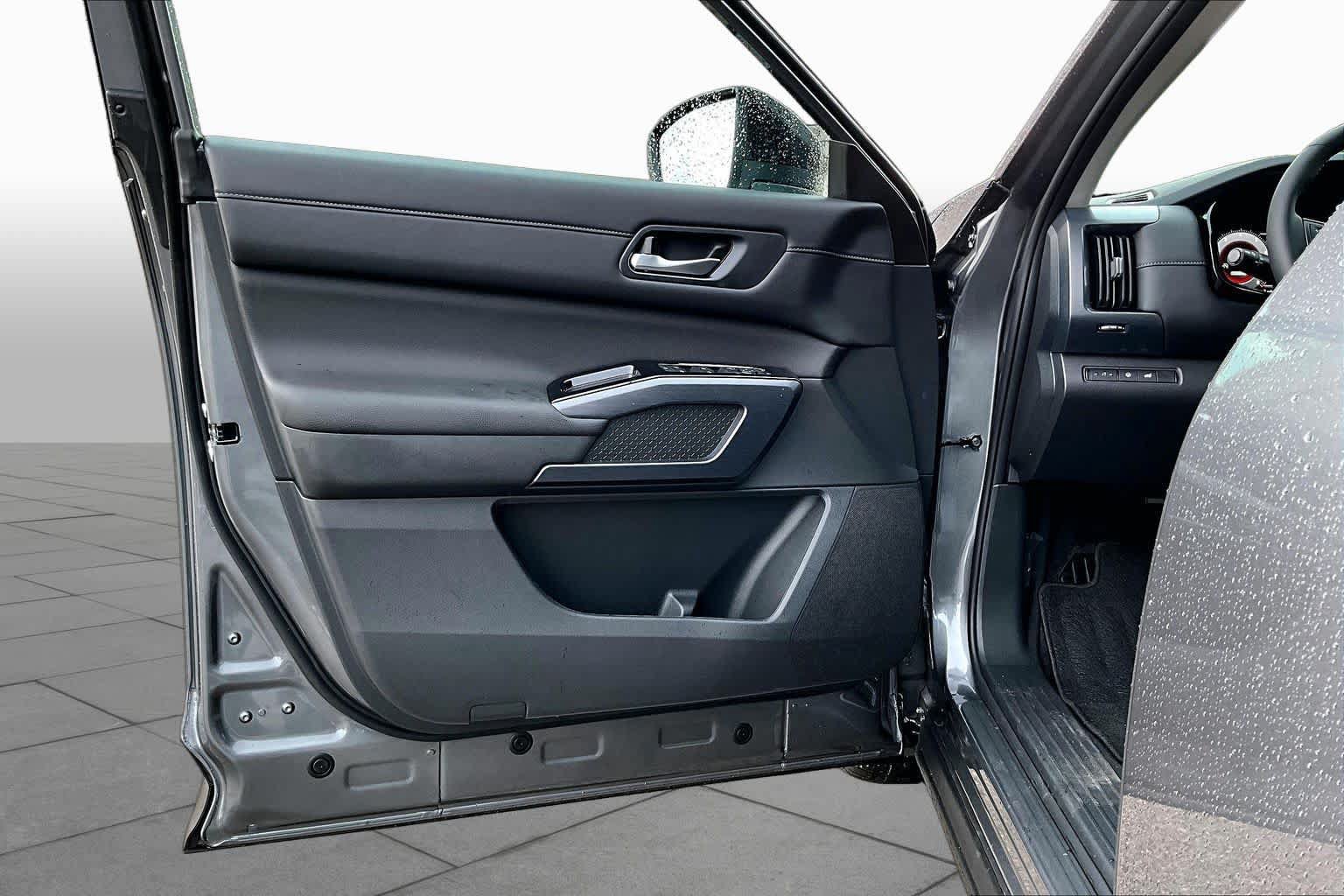 New 2026 Nissan Pathfinder SL FWD image 10