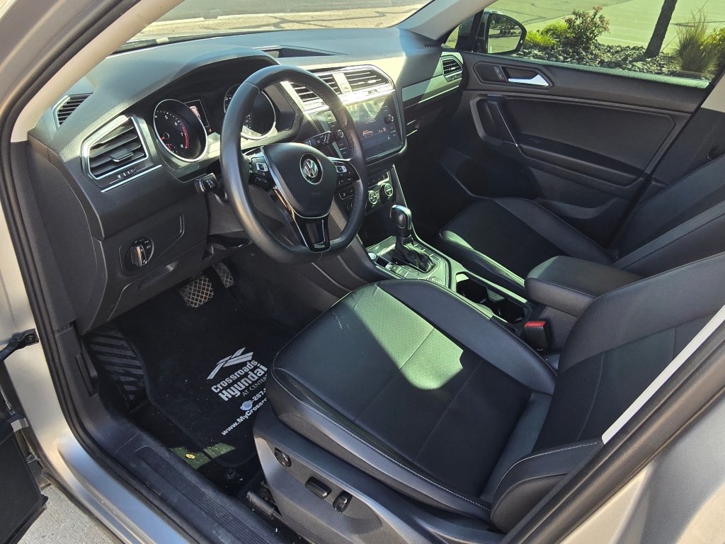 Used 2020 Volkswagen Tiguan SEL AWD/4WD image 26