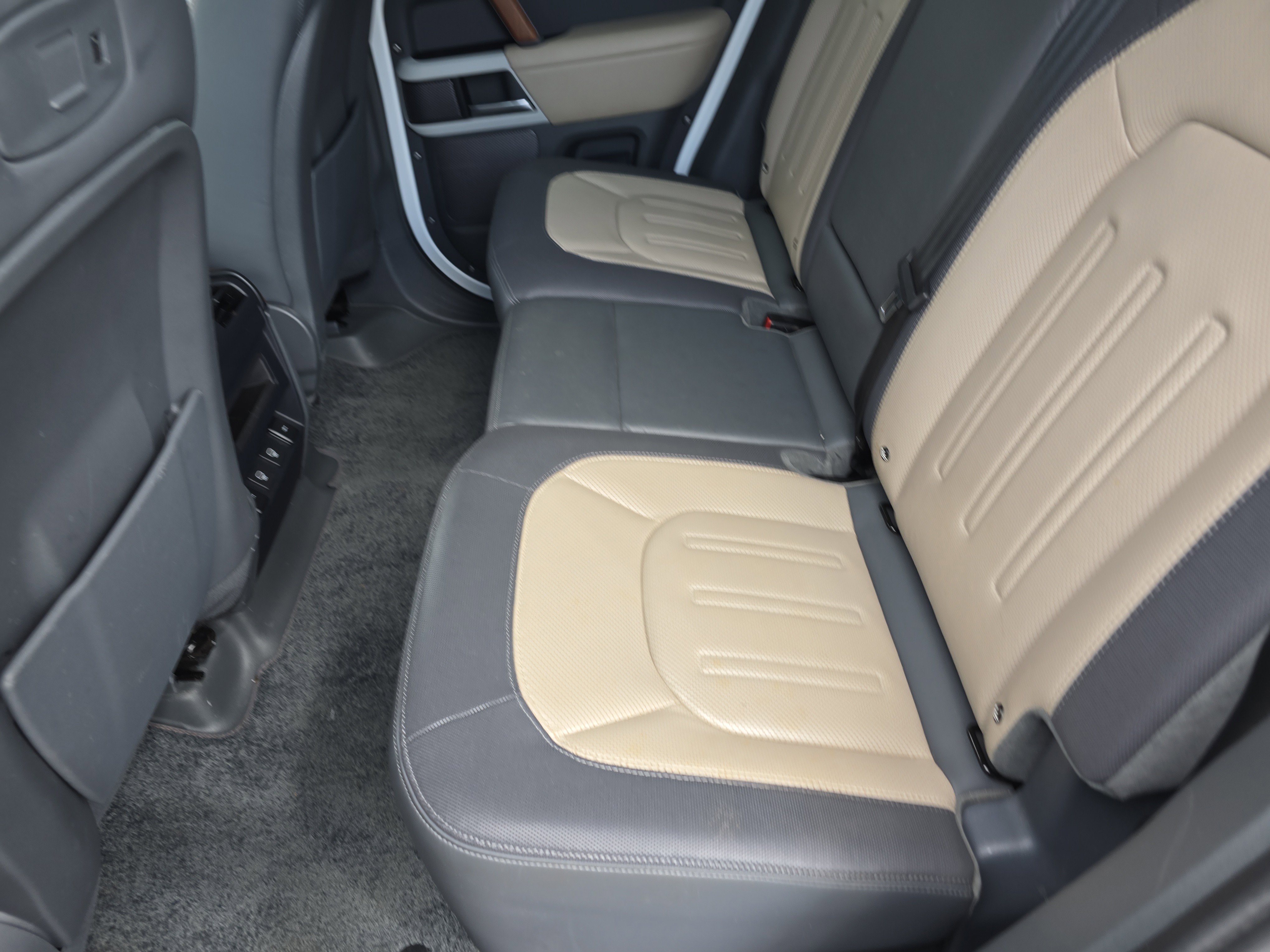 Used 2021 Land Rover Defender 110 X-Dynamic HSE image 16