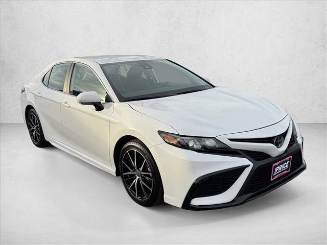 Used 2024 Toyota Camry SE FWD image 3