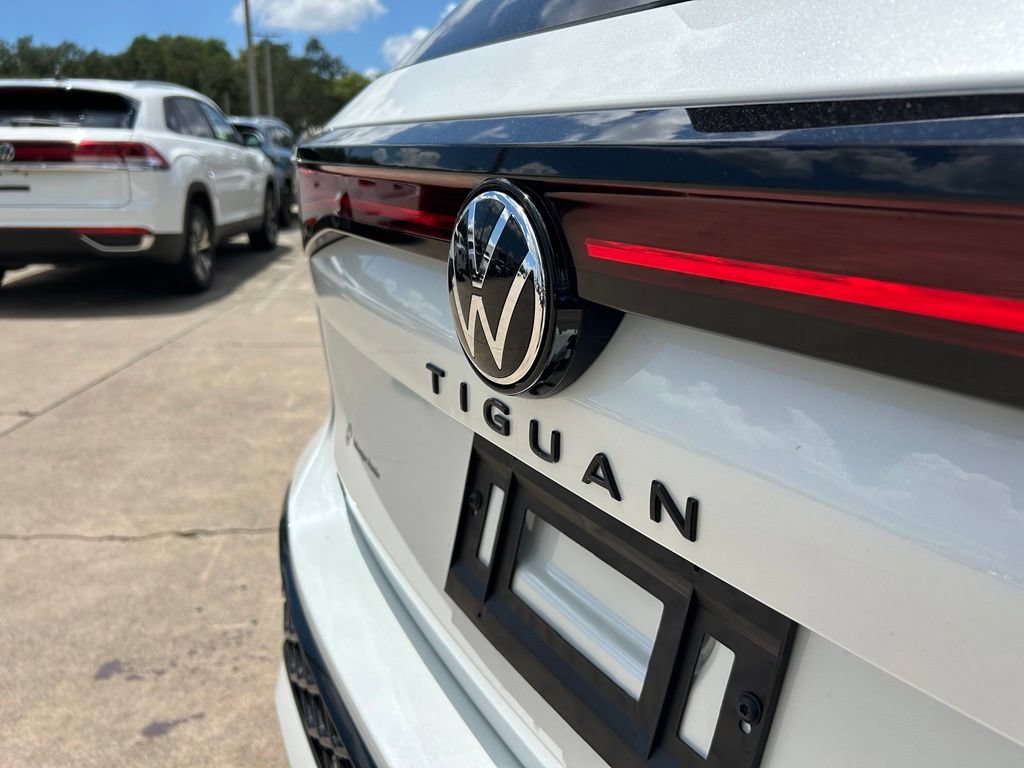 New 2026 Volkswagen Tiguan SE R-Line FWD image 41