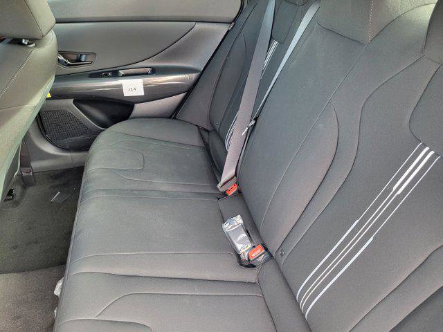 New 2025 Hyundai Elantra SEL FWD image 32