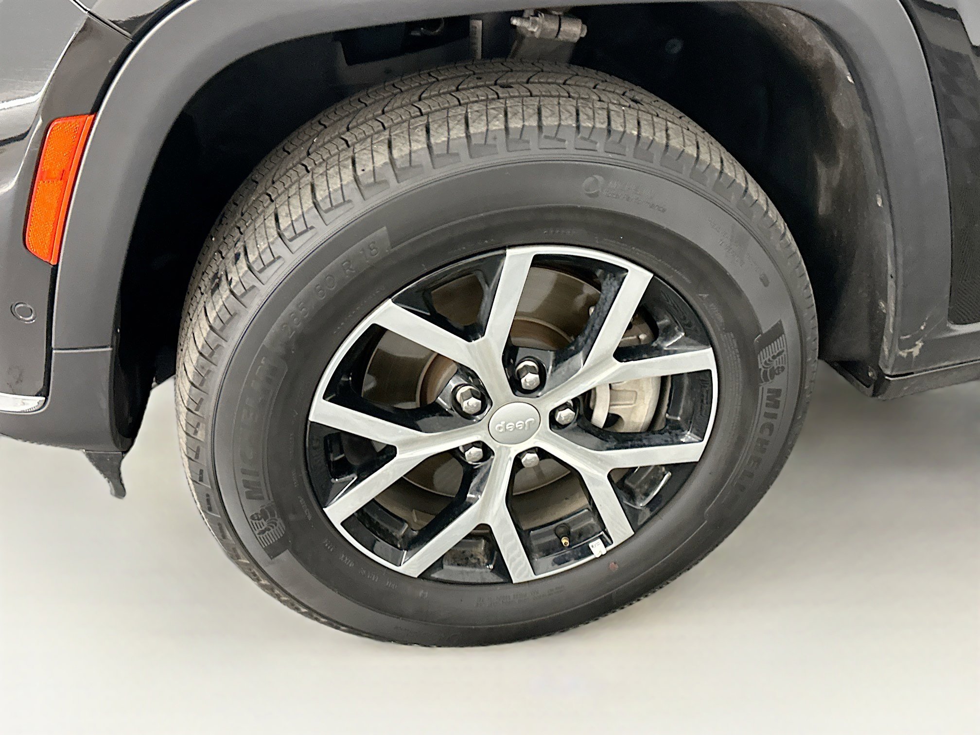 Used 2024 Jeep Grand Cherokee L Limited w/ Luxury Tech Group II image 11