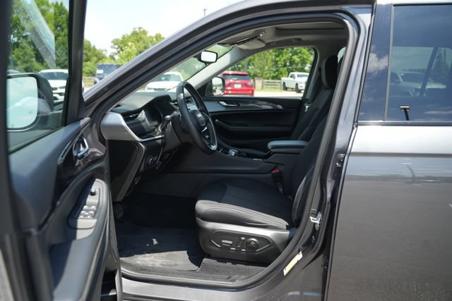 Used 2022 Jeep Grand Cherokee L Laredo w/ Luxury Tech Group I AWD/4WD image 14